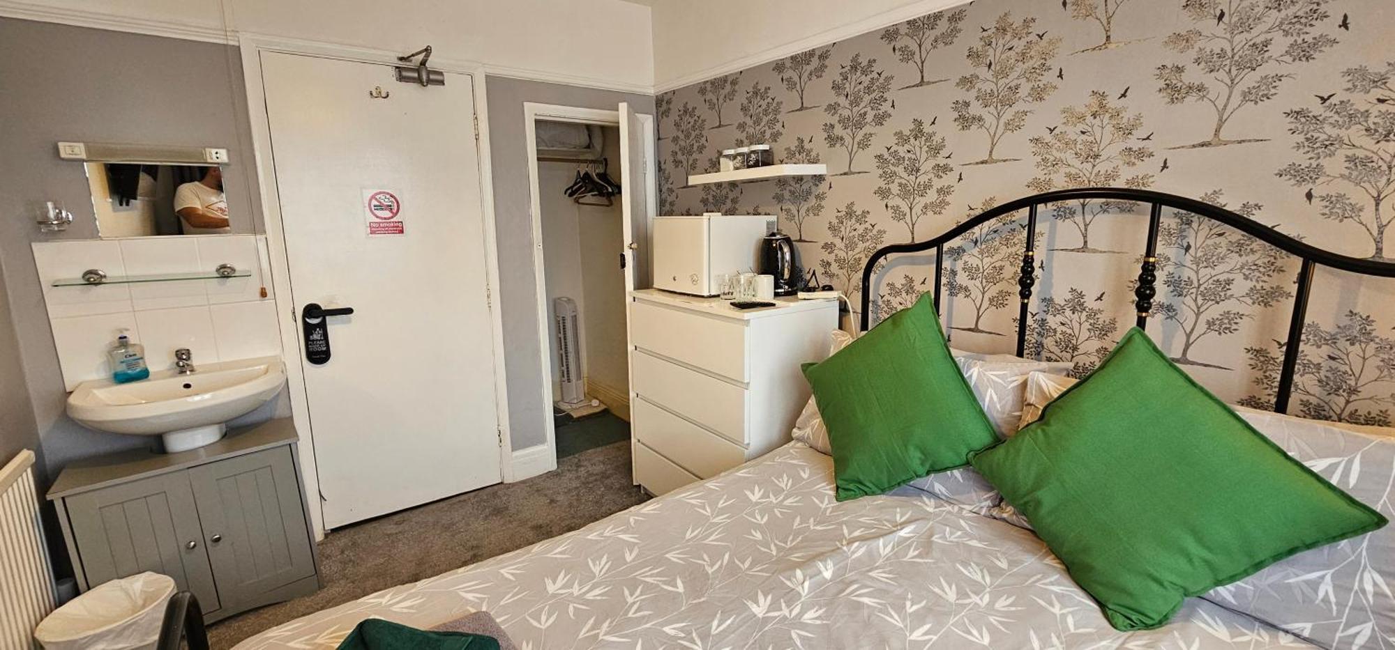 The Roslyn Guest House Paignton Εξωτερικό φωτογραφία